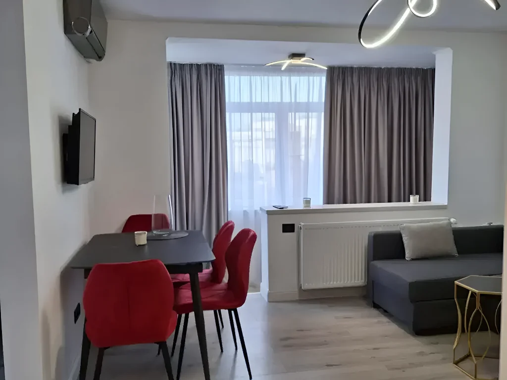 dining cu scaune rosii apartament inchiriere Sector 1, București